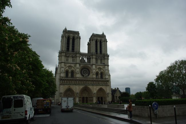 カテドラルへ。この時点でまたパリに来ようと決断。