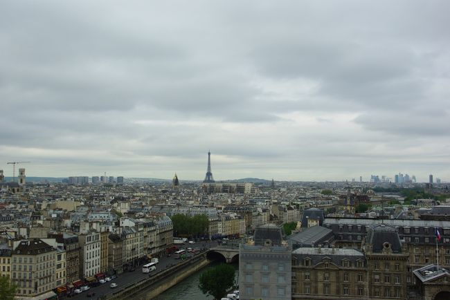 カテドラルから望むパリ。
