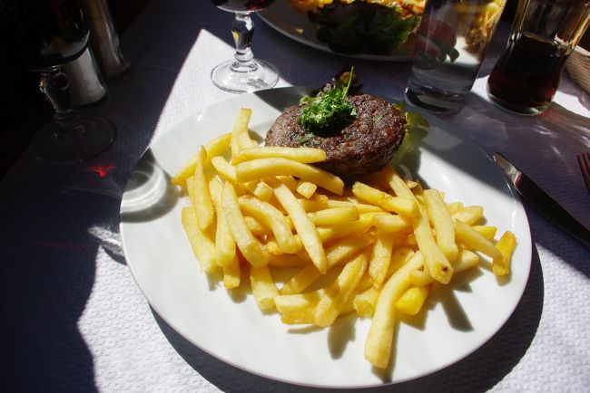 なのでお肉にしました。<br />でも勇気がなかったので、ステーキタルタルには出来ず。