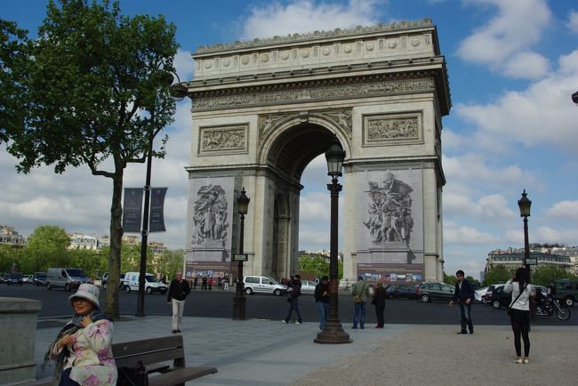 凱旋門。見るまではどうなのと思っていましたが、実際みたらやっぱり感動。