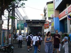 バスに乗って、バンコク駅へ。