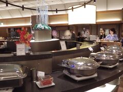 朝食バイキングは昨夜の会場と同じです。