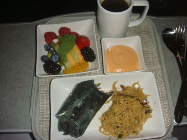 ひと眠りするとまた・・・・カチャカチャと音が！