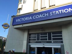 ”ヴィクトリアコーチステーション（Victoria Coach Station）"

national expressがやっているバスステーションです

ロンドンから長距離バスでバースまで向かいます