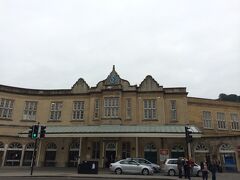 "バース　スパ駅（Bath Spa）"です