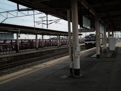 小牛田に到着。次の列車まで時間があります。

