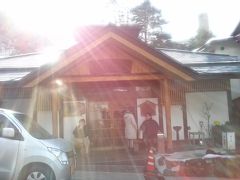 鳴子温泉の立ち寄り湯有名どころの一つ、滝の湯。入浴料がが安い！

風呂は２つ、熱めと普通。滝の湯という名前の通り上から温泉が流れてます。

人気な上ちょっと狭い所ではありますがいい風呂でした。

体を洗うところはないので入浴だけを目的ということで。



