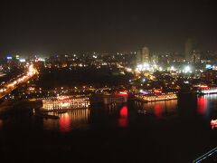 カイロに戻って来ました。
友達のおかげで、上層階の部屋でした。