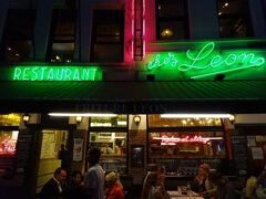 ぼったくりか？そうでないか？を見極める自信が全くなかったので（笑）、今宵は安心・安全な「シェ・レオン」にしました。
こちらのお店はガイドブックに必ず登場する名店です。
パリにも店舗がある歴史あるお店ということで、間違いないでしょう！と。