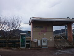 公園にある「日本へそ公園駅」です。JR加古川線の駅です。駅が開設されたのは比較的最近で1985年です。1日10人前後の利用者がいる無人駅です。