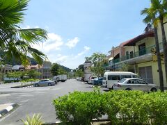 ホテルのすぐ隣りの敷地にある「テラガ・ハバーパーク」という複合商業施設にやって来ました。
レストランや土産物ショップ、雑貨店などが入っています。