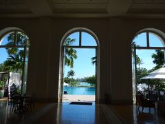 昼食の後、この日の午後はホテルのプールでのんびりしました。