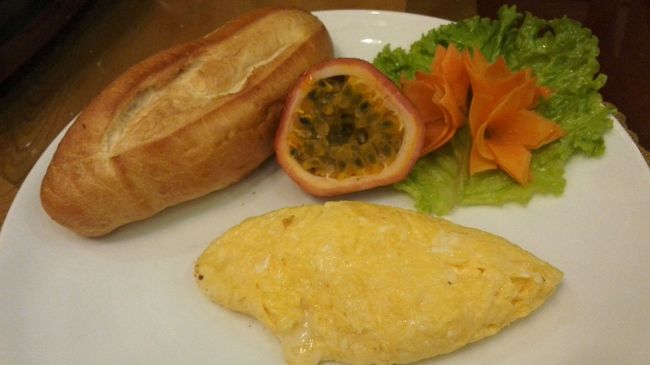 お口直し（？）にチーズオムレツもオーダーしてみました。<br />食べ過ぎ。