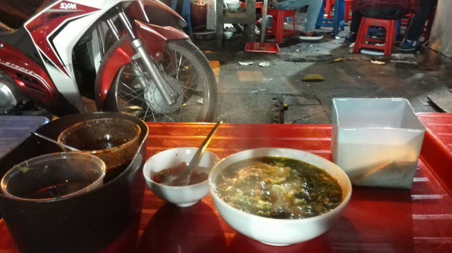 屋台で食べたブン、テト価格なのかツーリスト価格なのか超ボッタクリで５万VNDも取られました。<br />屋根のある店で食べても３万VNDなのに！<br />価格表示している屋台に行くべし！！