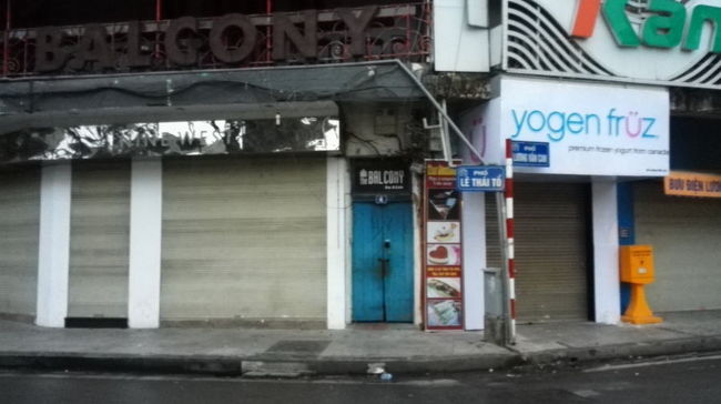 朝食、カフェの後はフローズンヨーグルト。<br />食べっぱなしです。<br />ロータリーの目の前にあるyogen　fruzへ。