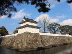 やってきました、府内城跡。

大分県庁の近くであり、広々とした敷地です。

早速中に入ってみると、