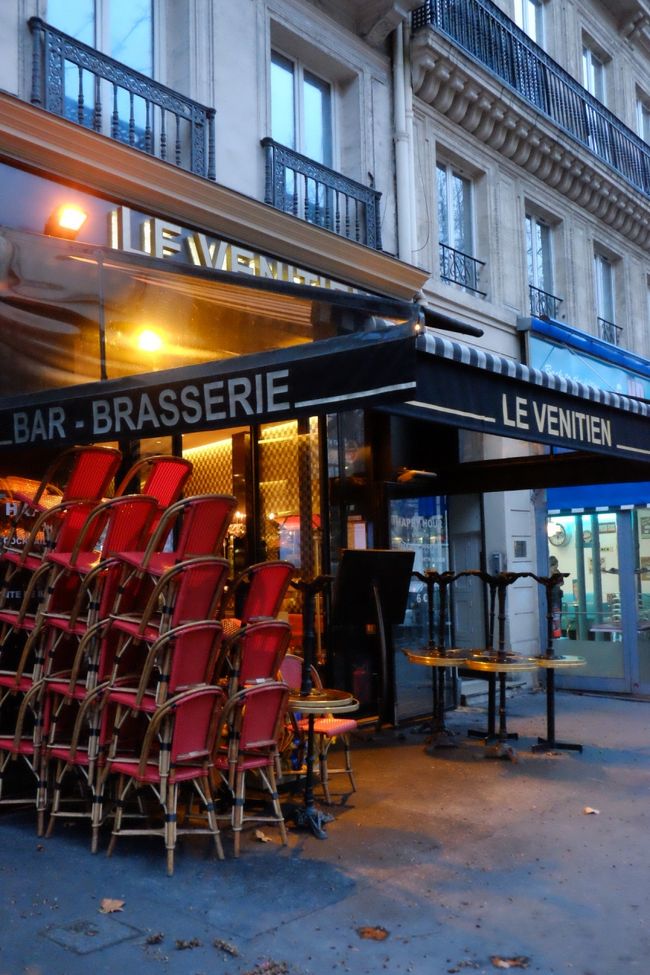 ご近所にあったカフェ。<br />夜も結構混んでいたし、ふらりと入ってみるのも良いかもしれませんね！