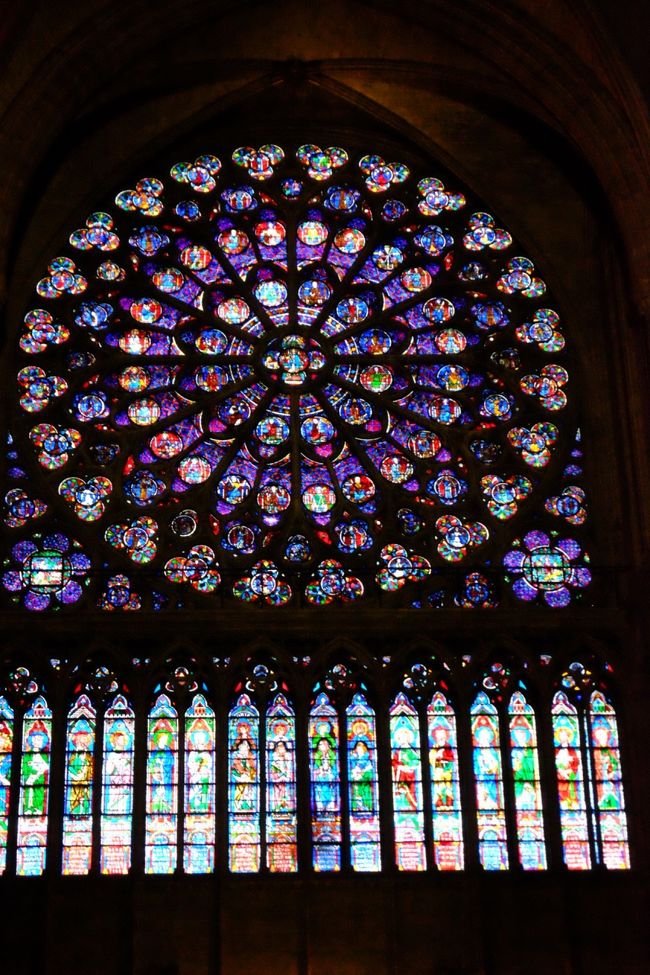 バラ窓<br />なかなか目で見た色と同じには撮れず〜<br />