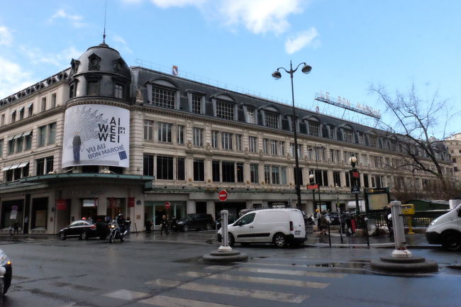 ル・ボンマルシェを見つつ、メダイ教会に向かいます。<br />間違えてリゾートホテル的な建物を目指してしまいましたが、なんとか到着。<br /><br />しかーし、チャーミングなシスターさんに、教会は、お昼休み中だから、もう少ししてから来てねー（たぶん）と言われて出直す事にしました。