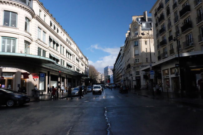 Fちやん、Ujちゃんはアップルパイを。<br />私はお決まりのクロワッサンを買いました。<br />そして、いざ、メダイ教会へ。