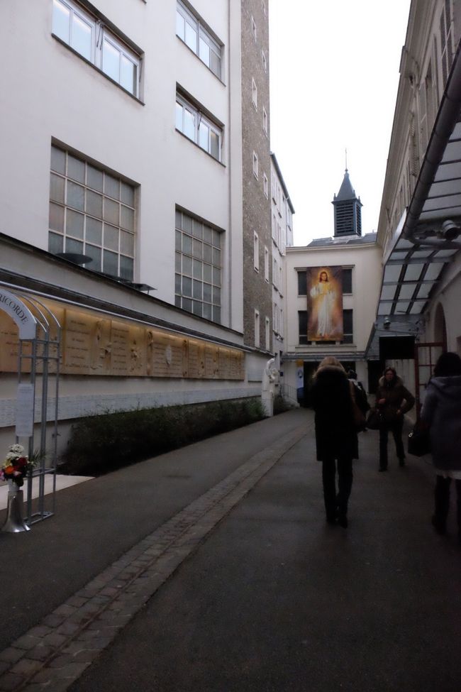 こじんまりとした教会でしたが、なんとなく温かさと懐かしさを感じました。