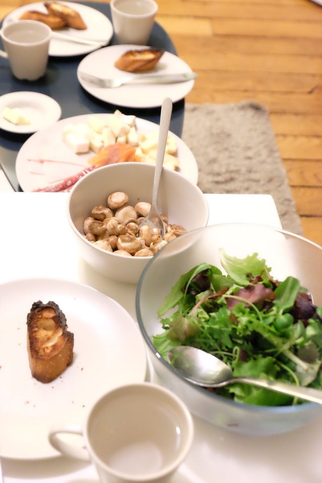 少し食料を買い足してきました。<br />夕食です。<br />美味しそうなマッシュルームを買えたのでバター炒めに。<br />とーーーっても美味でした。