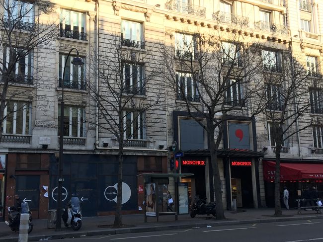 こちらがアパルトマンから5分掛からない場所にあったモノプリ。<br />とってもお世話になりました。