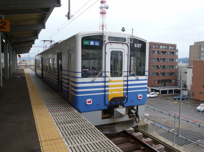 高架のえちぜん鉄道の福井駅から電車に乗り込みます