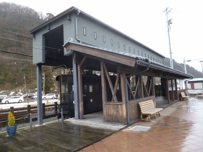 勝山駅に戻ってきました。<br />ホーム横には電気機関車「テキ６」と貨車「ト６８」が展示されてました