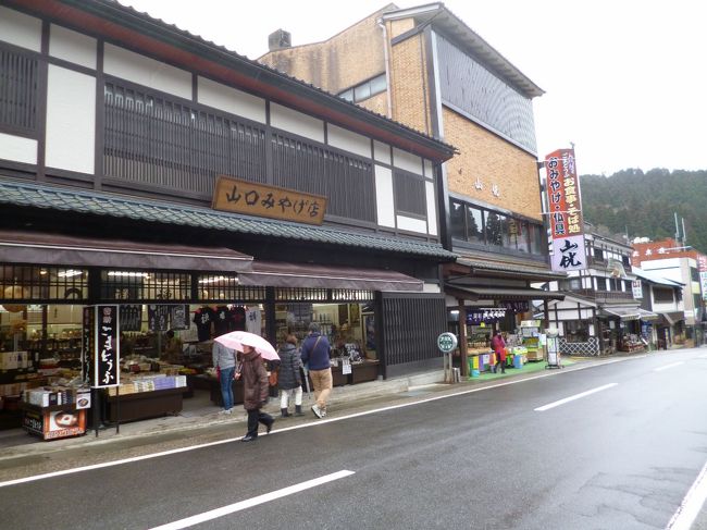 永平寺に向かいます。<br />天候のせいか参道の土産物やの観光客もチラホラ・・・