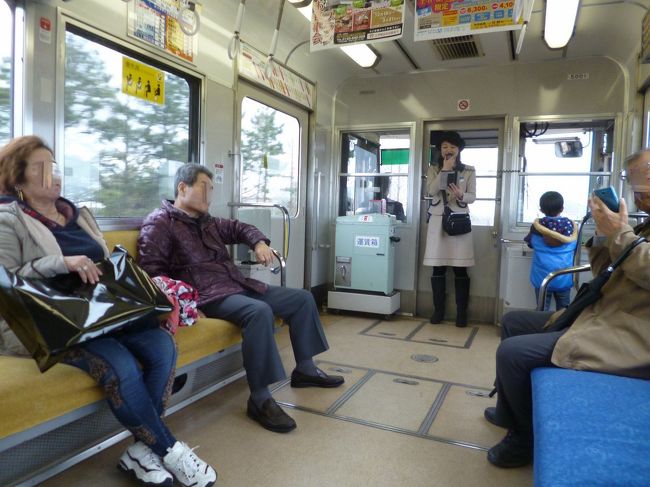 そうそう、えちぜん鉄道には、女性のアテンダントさんが乗車してます<br />無人駅でのきっぷの販売や確認、観光案内もしてました。なんか新鮮ですね！<br />