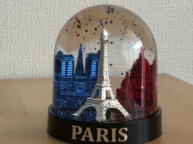 本当に行ってもいいのかな、大丈夫かな、と迷ったパリ旅行でしたが、現地で出会った人たちが温かく迎えてくれくださったので、行ってよかったなーと思っています。<br />一緒にいった、FちゃんとUjちゃんありがとう。<br />ハプニングもあったけど、無事に楽しい旅行ができたのはお二人のおかげです！<br /><br />旅行記がすっかり遅くなり、記憶も曖昧になってしまいましたが、2人に添削してもらって追記&amp;修正していきます。<br /><br />最後まで読んでいただきありがとうございました。