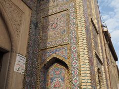 翌朝
イランで一番行きたかった場所へやってきました!!

入り口の装飾も美しい！