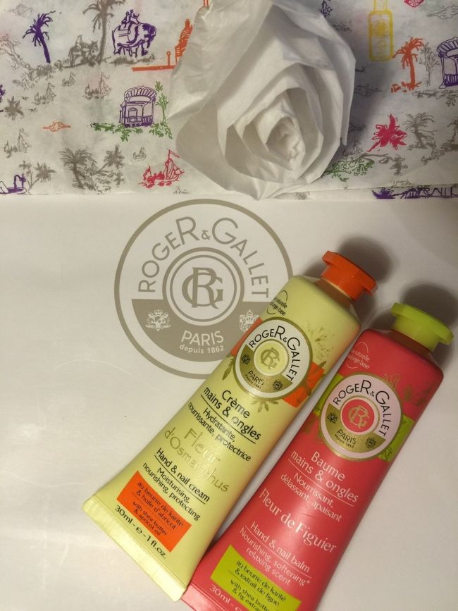 SHIGETAの商品を扱っているお店に向かっている途中にあったROGER&amp;GALLETで、<br />ステキな店員さんにおもてなしを受けて、<br />ご機嫌になった私たちはお買い物。<br />店内写真はないので帰宅後に、いただいたお花（紙素材）とハンドクリームを。<br />私には、ちょっと香りがきついかなぁと感じましたがパリっぽいということで、使いたいと思います。<br />そして、再びSHIGETAを探してセレクトショップへ行ったのですが、欲しかった物に出会えず。。