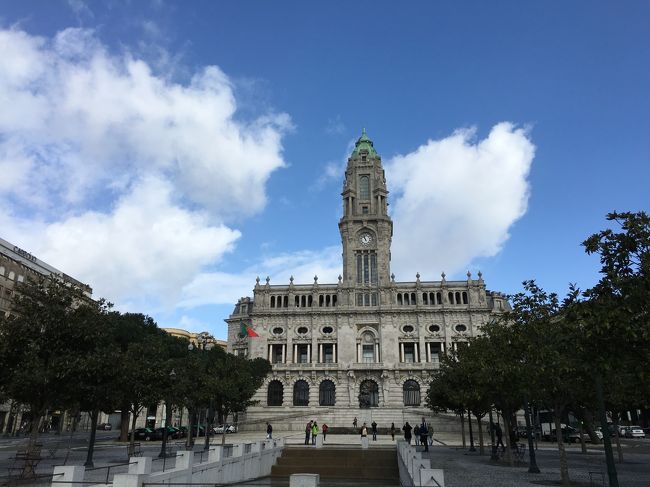 昨日霧で霞んでた市庁舎もはっきり。<br />