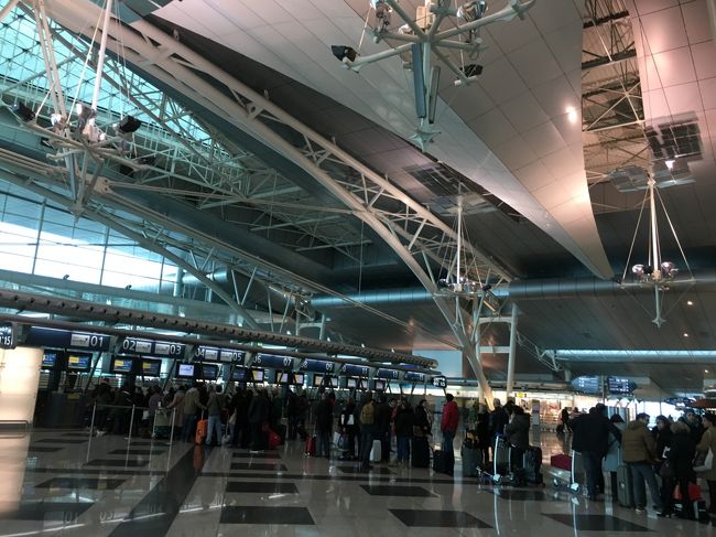 新しくてモダンなポルト空港。