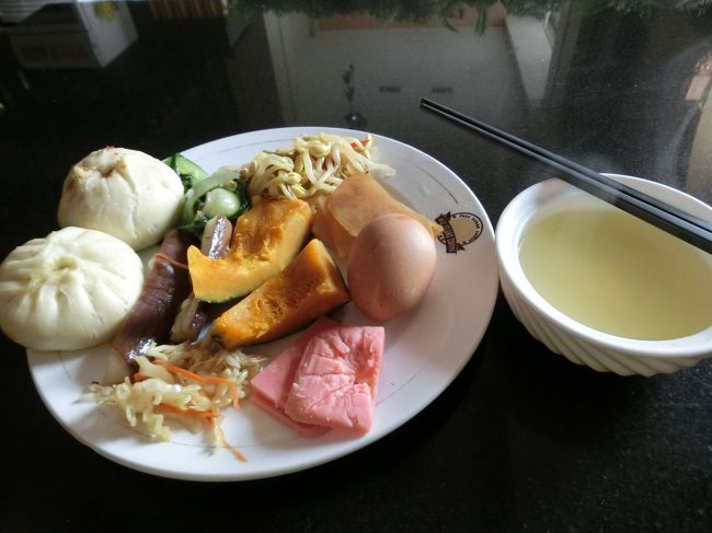 -9/20 日-<br />７時半に朝食を食べに１階の食堂に。<br /><br />ここもビュッフェだった。<br />これまでホテルの朝食はハズレが続いたけど、ここは普通に美味しかったので、野菜もしっかり取る事が出来た。