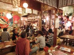 夜は、私の発案で2年前とても気に入った「うさぎや」へ集合。

ここは料理の種類も豊富だし比較的リーズナブルだし、三線ライブが盛り上がって個人的にすごく好きなお店です