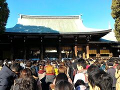 翌日、明治神宮で、遅まきながら初詣
原宿駅から、１時間ほどかかって参拝