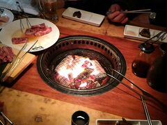 一之江に着いたのは、０時過ぎ。
駅前の牛角で、ビールと日本酒で宴会
