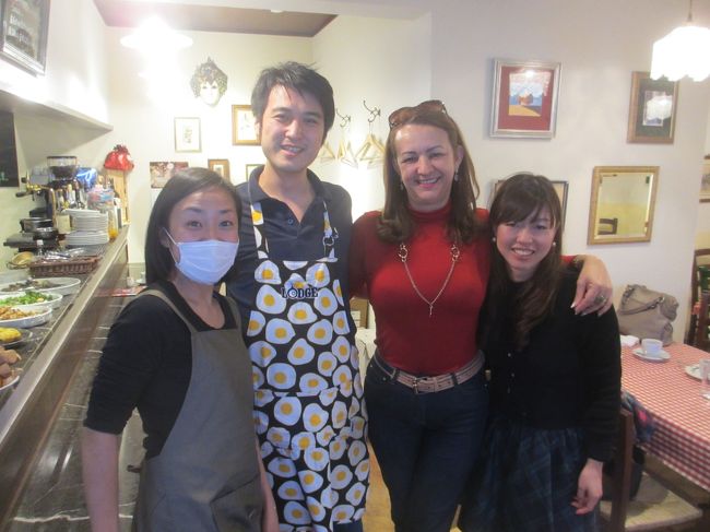 １０年前にブラジル・パラナ州まで夜行バスで来てくれて<br />　最初はアヒルの子やったのに、今ではイイお嬢様になった<br />　　１年前からの話の続きが出来るのは良いことやね〜<br /><br />このあとに行った占いで人生の注意事項を聞いて納得してた<br />　違う人の意見を聞く姿勢も時には必要になるのが人生ね<br />　　もっと素敵なお嬢さんになって貰いたいな〜<br /><br />