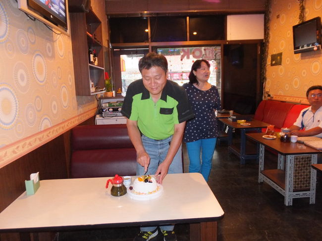 山の仲間の誕生会「維多莉雅」 20130709<br /><br />誕生会風景、ケーキカット