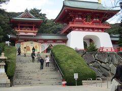 朝ごはん食べ終わったらさらにお散歩して、旧下関英国領事館・下関南部町郵便局・旧秋田商会ビルを廻った後、赤間神宮にお参りに行きました。初詣！