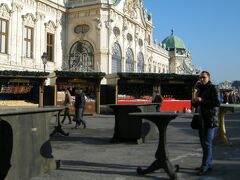 （３）ベルヴェデーレ宮殿の上宮の広場にある、クリスマスマーケット。

そういえば、シェーンブルン宮殿へ行くのを忘れた！