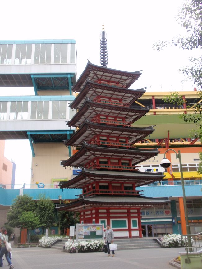 相模国分寺に建っていた七重の塔のミニ版。これは何と海老名駅前のビナウォーク広場にある。本物サイズの復元がいつの日か。