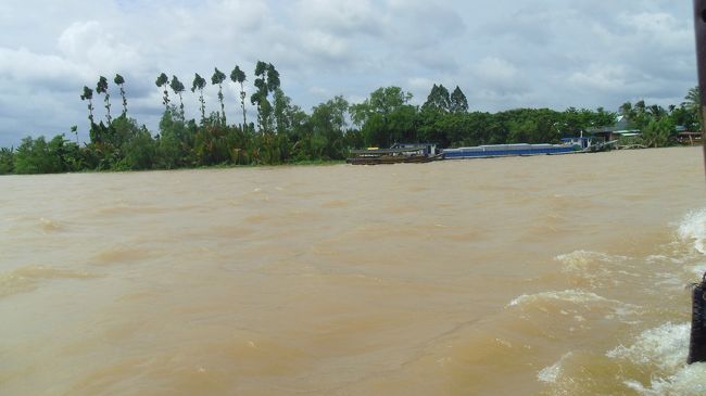 目的地であるトイソン島が見えてきました。