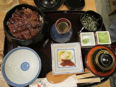 大須商店街の端の上前津駅（名城線）から名古屋駅までは地下鉄で。

新幹線は１６時過ぎなので少し時間があります。

ここで、ひつまぶしにトライ。
同行の夫はもう食べられない。食とお金の冒瀆だ、とのたまうけど、エスカの備長へ突進。

ひつまぶしを二人でシェアしました。