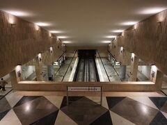 ようやくロシオ駅に到着。

今回は滞在時間が短いので立地重視でホテルを選びました。
ロシオ駅はリスボンの中心地。

リスボンはどんなところでしょう？
いよいよリスボン滞在スタートです！！！