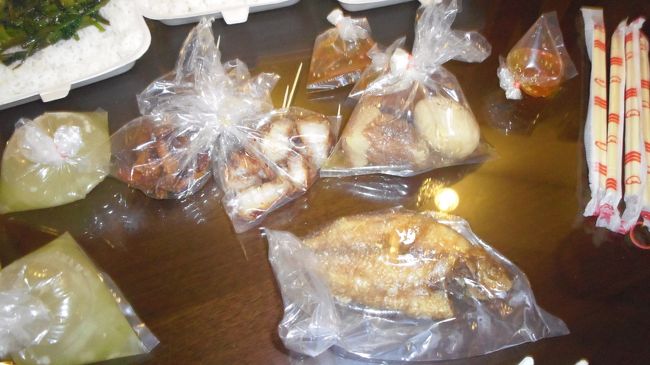 こんな感じでビニールに入れて渡してくれます。<br />スープも買っちゃいました！