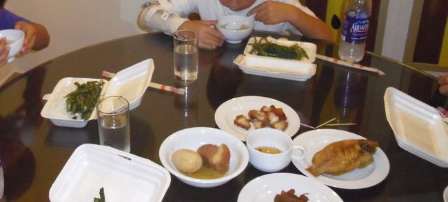 早速、みんなで頂きます！<br />う〜ん！全ておいしいです。<br />ベトナムの料理は、何ておいしいのでしょうか！<br />全て、完食です！！<br />子ども達も大満足です。<br />大衆食堂の、すっかり虜になりました。